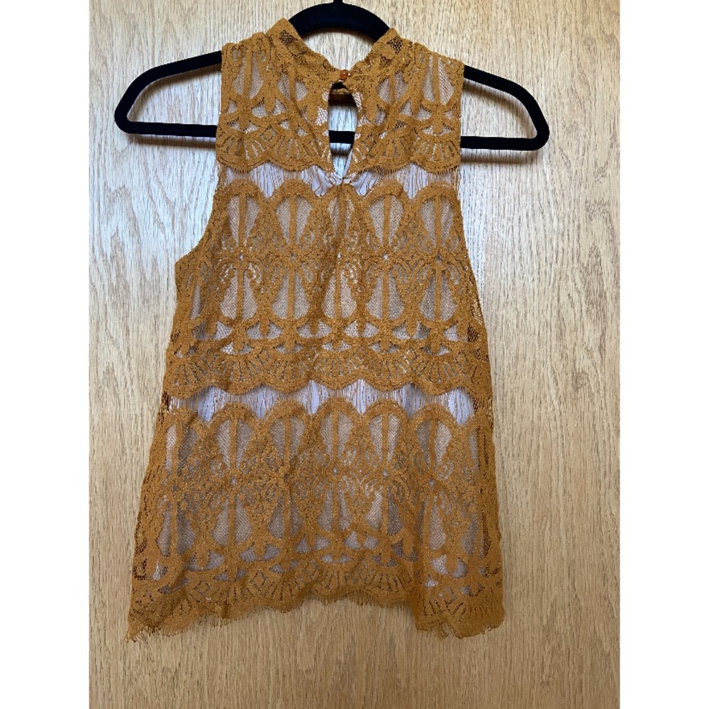 Key-hole Tank Top - Picture 2 of 3